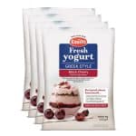 Verse Griekse yoghurt met zwarte kers voor een smaakvolle dessertbasis.