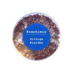 723 Kruidenmix pot met pittige kruiden en bladeren voor culinaire gebruik.