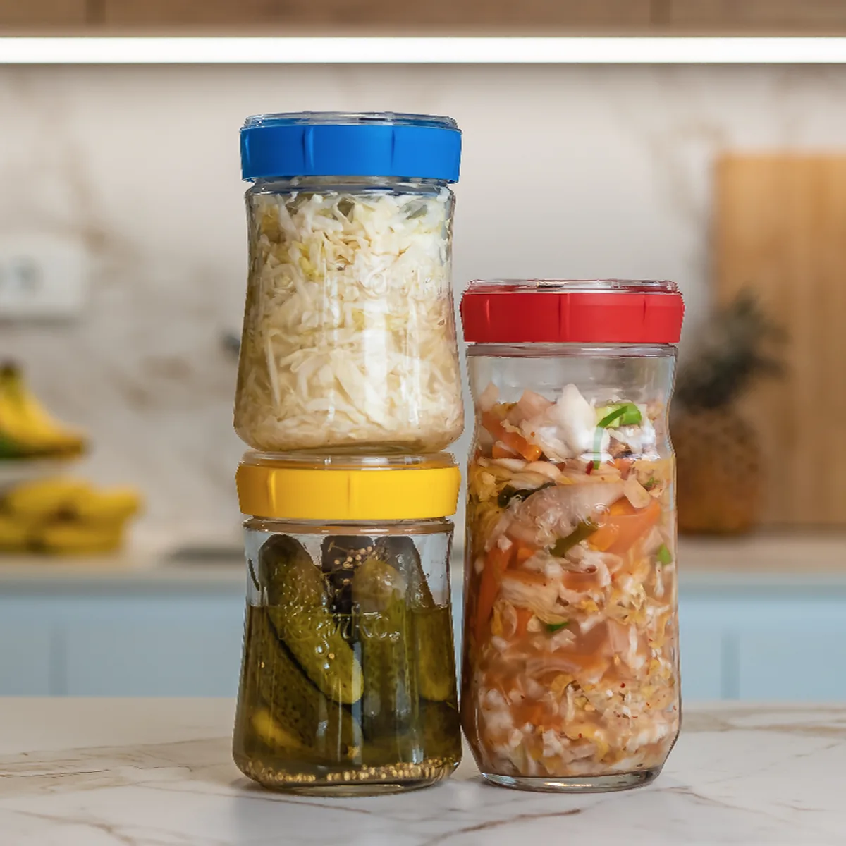 Gestapelde KefirKo Veggie Fermenters met gefermenteerde groenten